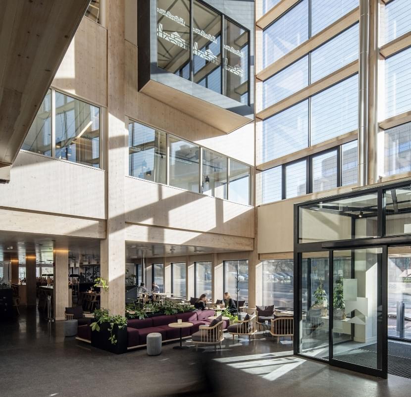 Entrén av byggnaden där Boids kontor finns